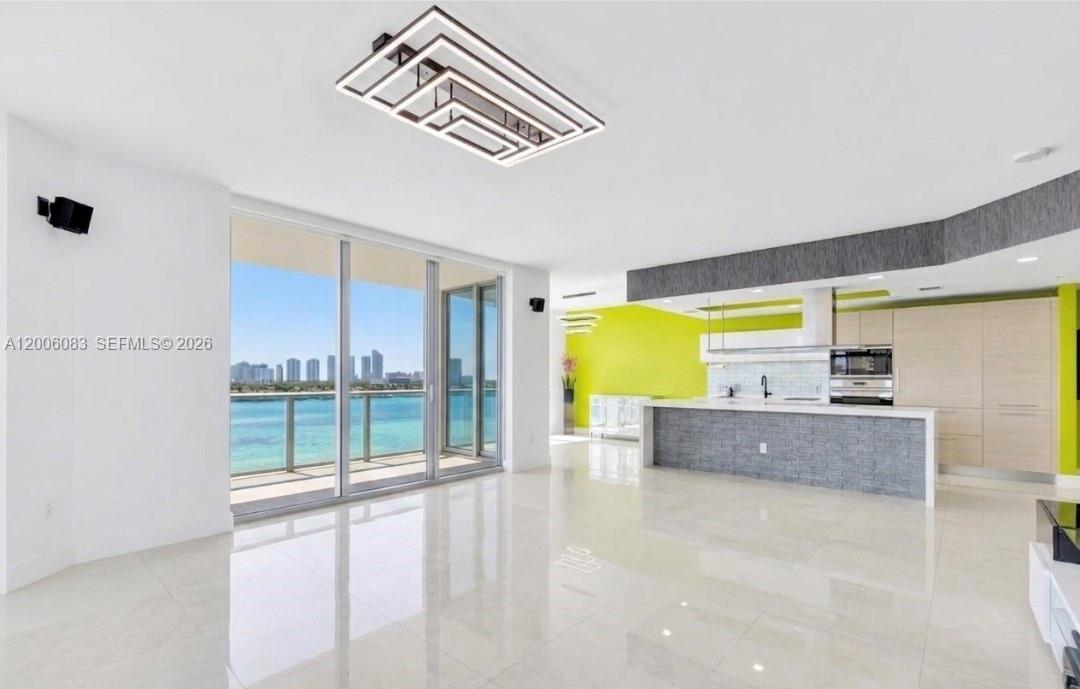 17111 Biscayne Blvd #909 North Miami Beach, FL 33160