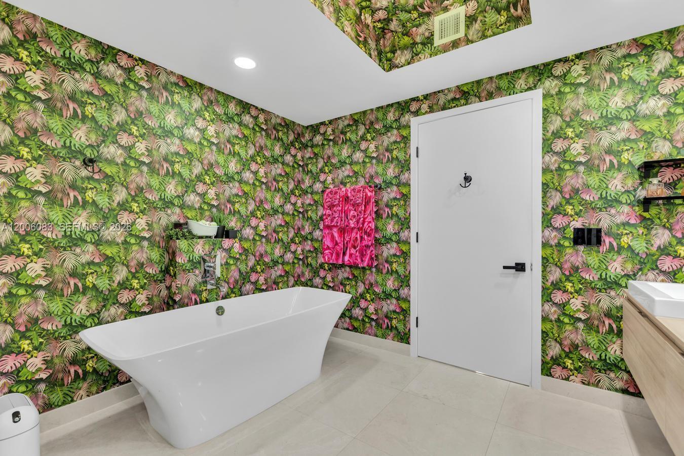 17111 Biscayne Blvd #909 North Miami Beach, FL 33160