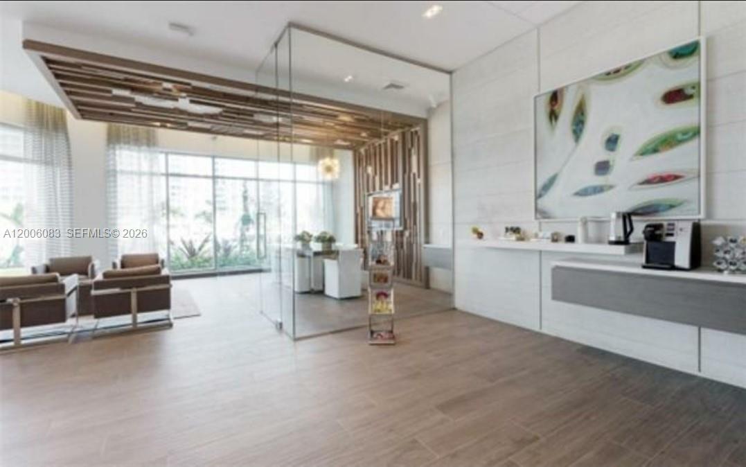 17111 Biscayne Blvd #909 North Miami Beach, FL 33160