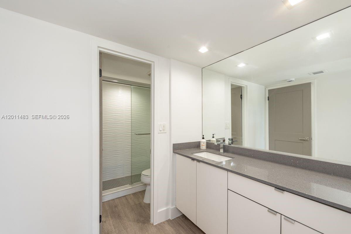 image Arlen House East11