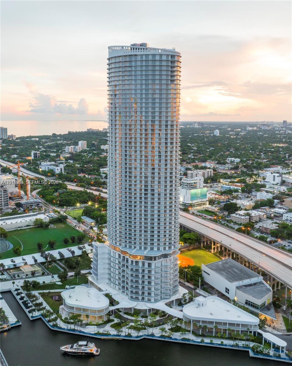 275 SW 6th St #5308 Miami, FL 33130