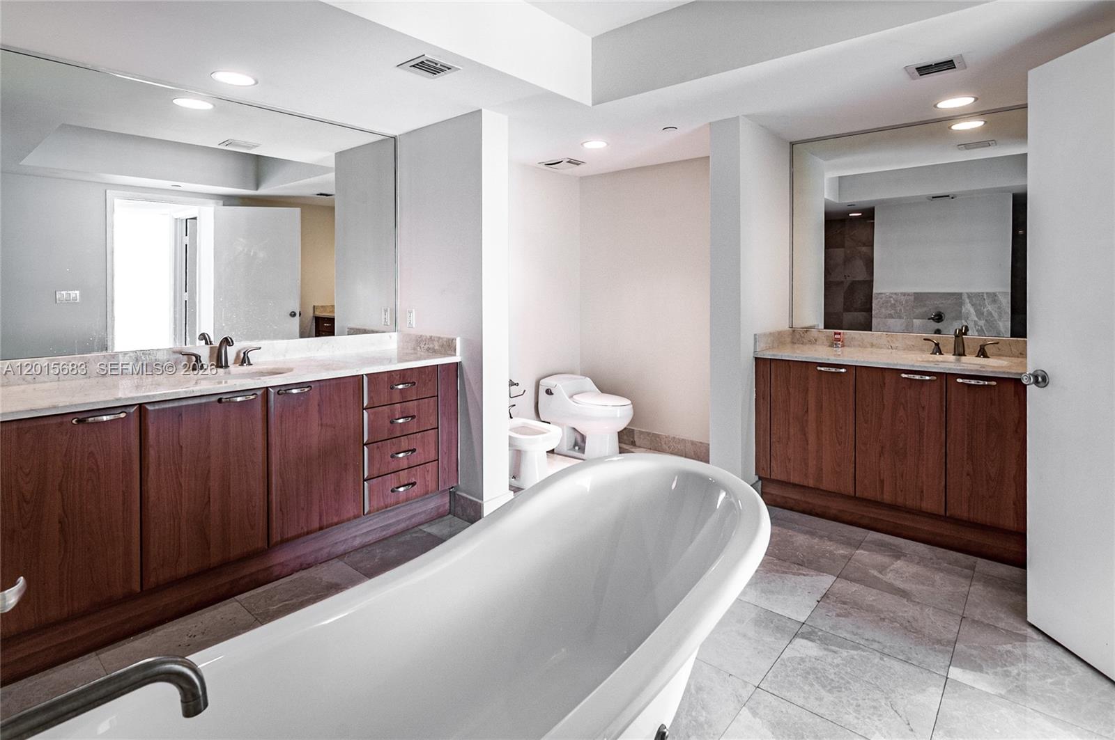 Undisclosed Address Aventura, FL 33160