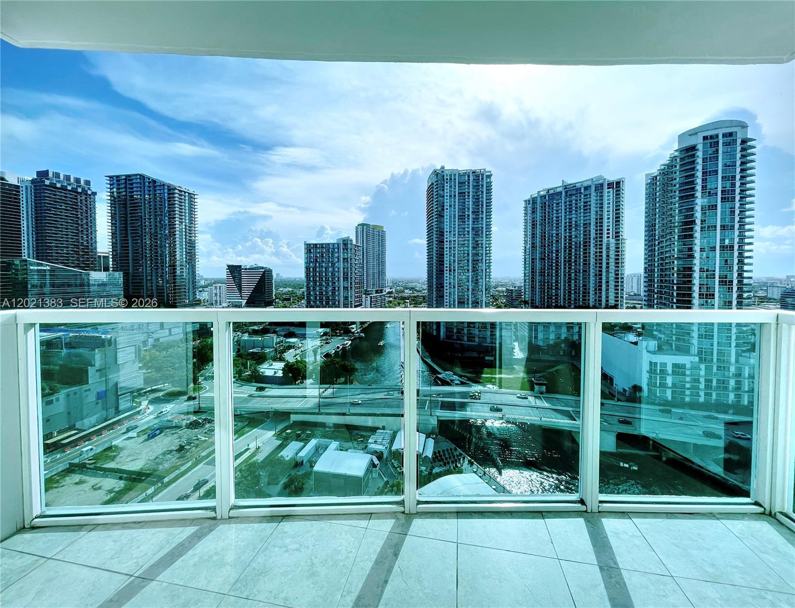 image Brickell on the River North0