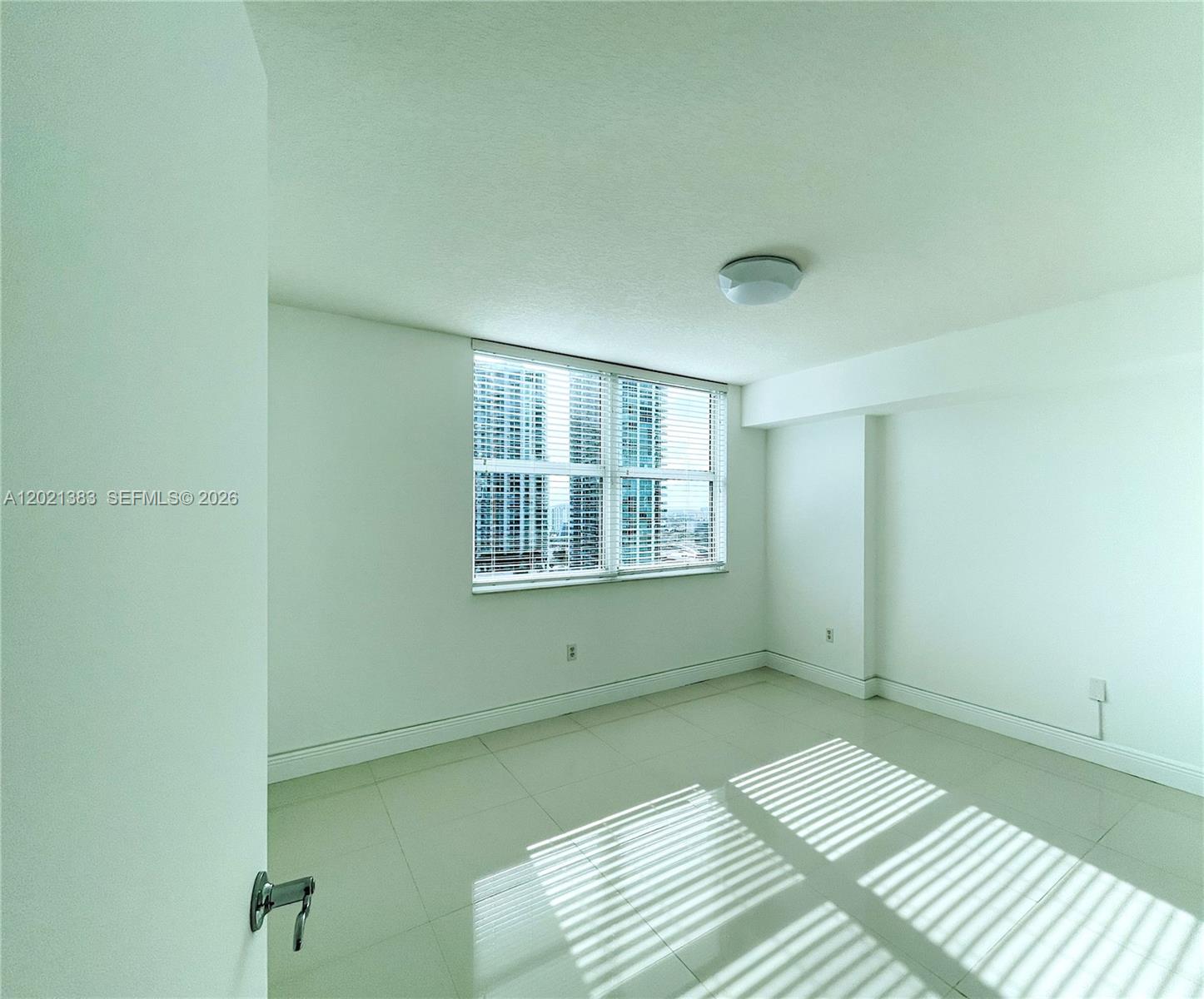 image Brickell on the River North6