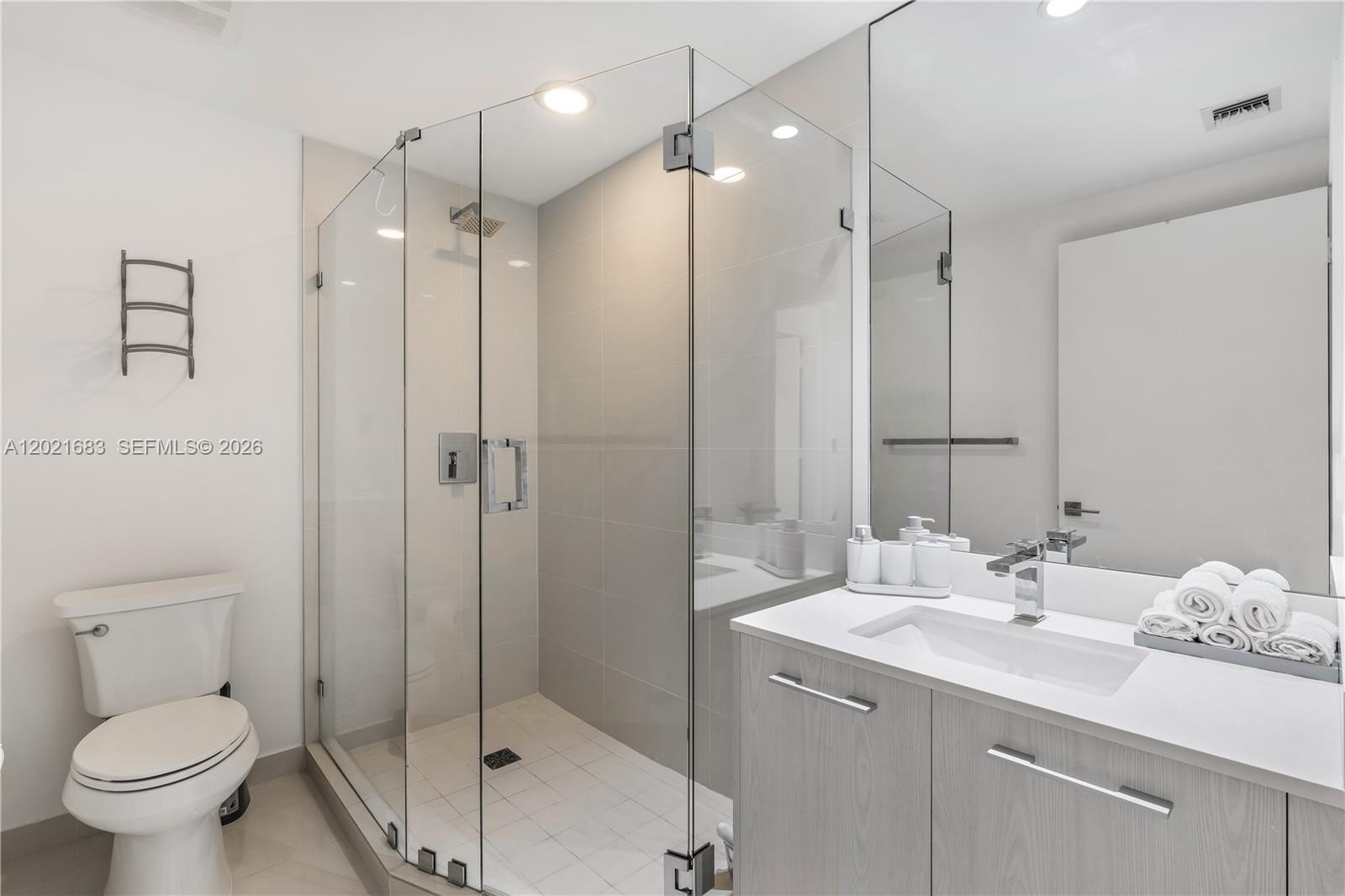 55 SW 9th St #4001 Miami, FL 33130