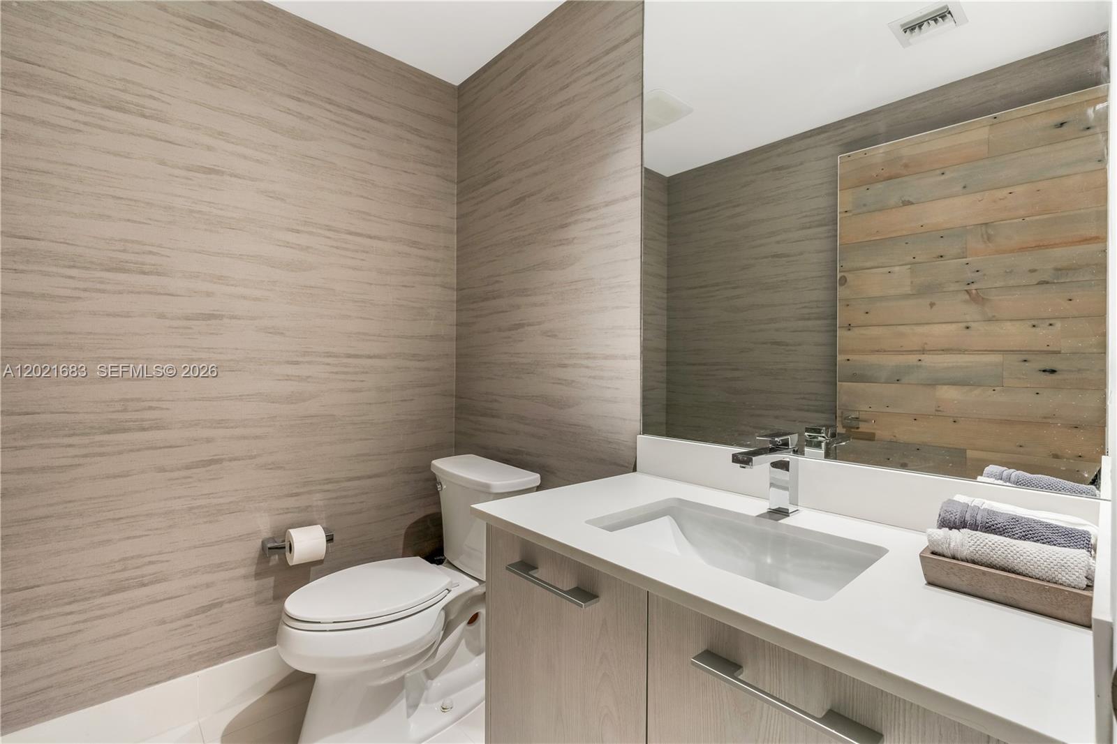 55 SW 9th St #4001 Miami, FL 33130