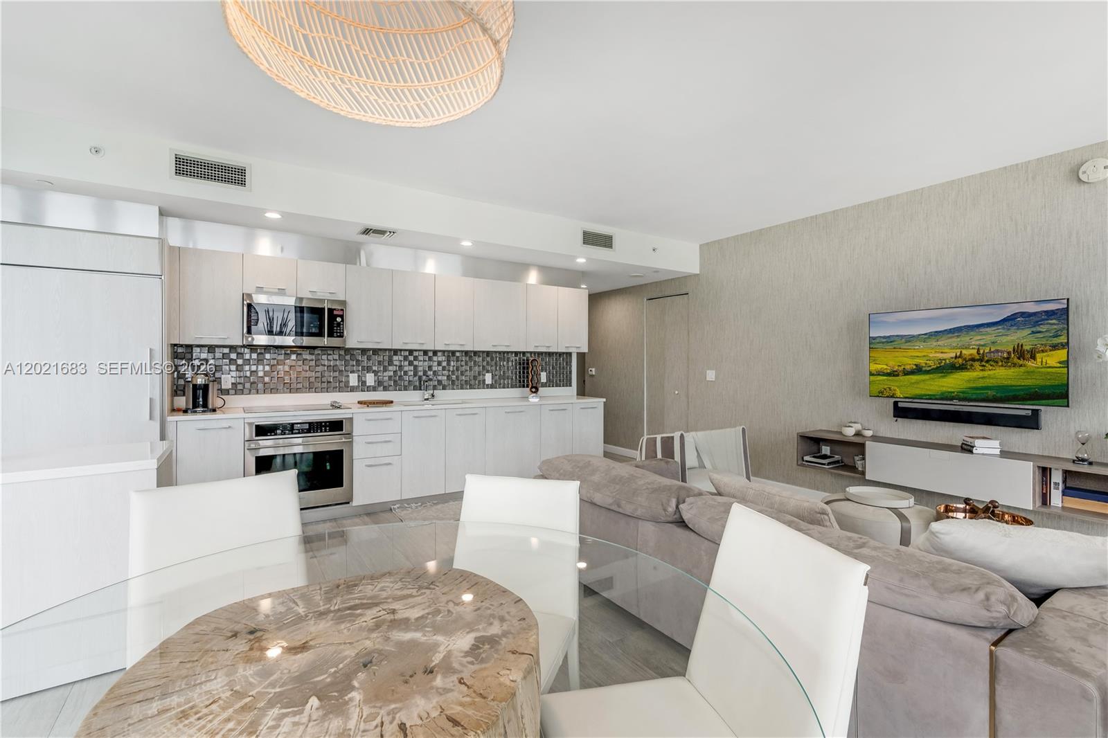 55 SW 9th St #4001 Miami, FL 33130