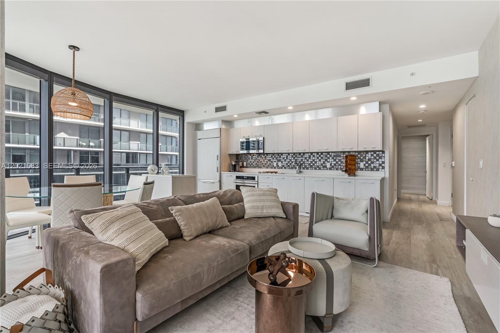 55 SW 9th St #4001 Miami, FL 33130