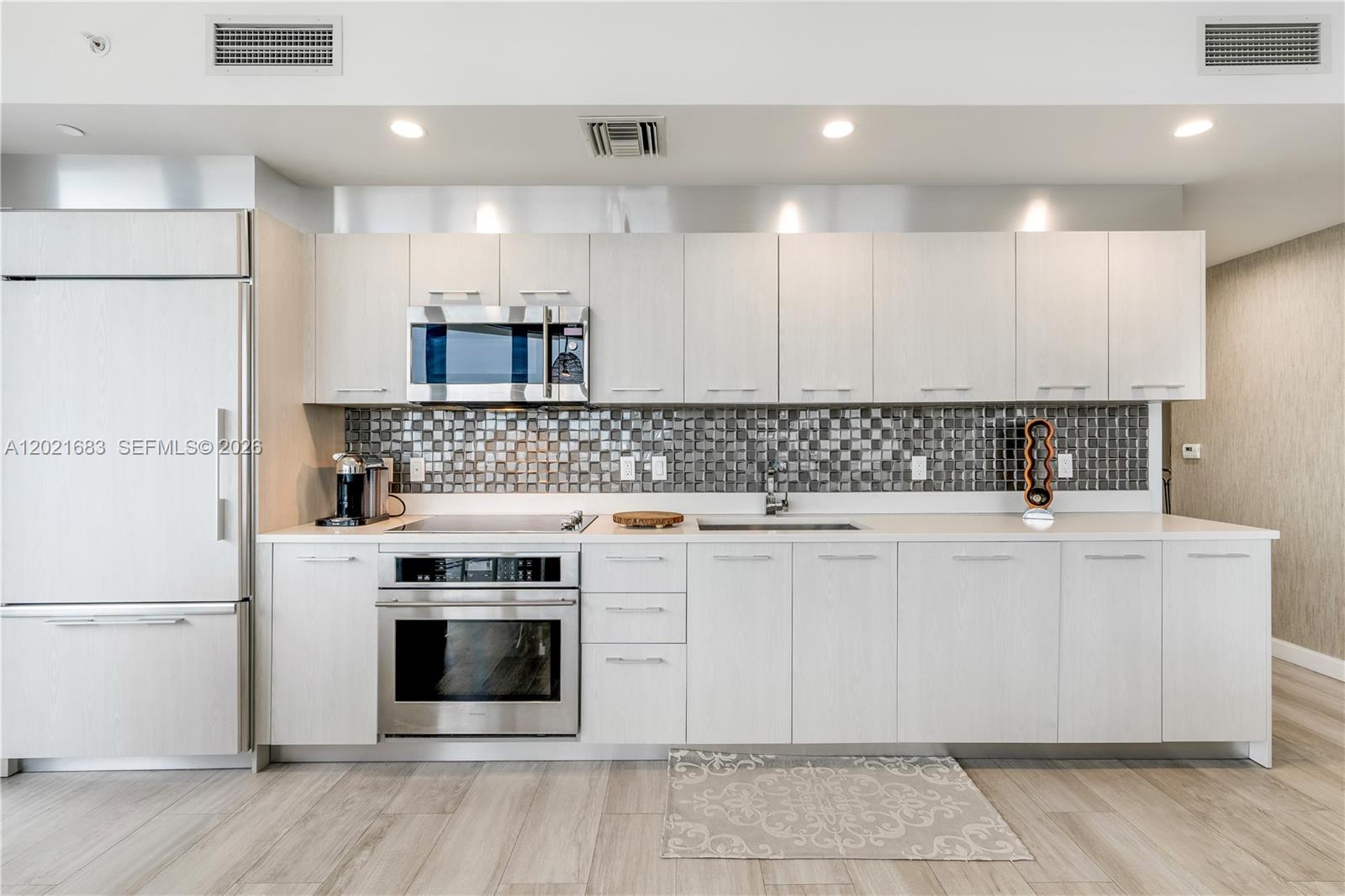 55 SW 9th St #4001 Miami, FL 33130