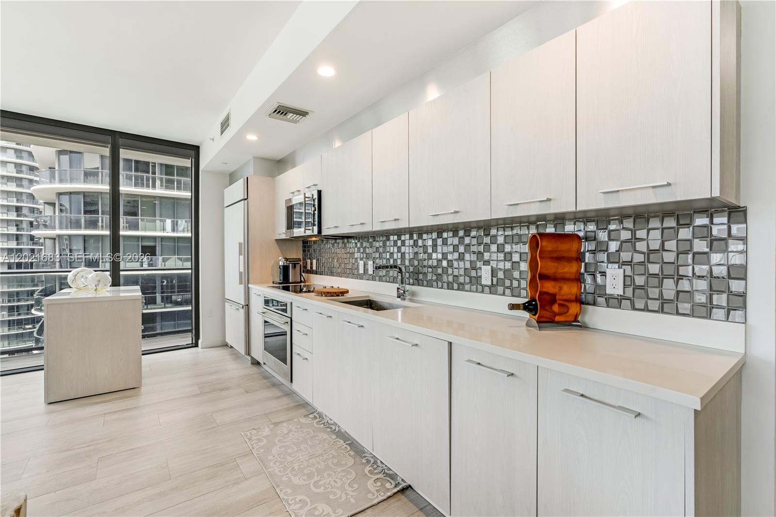 55 SW 9th St #4001 Miami, FL 33130