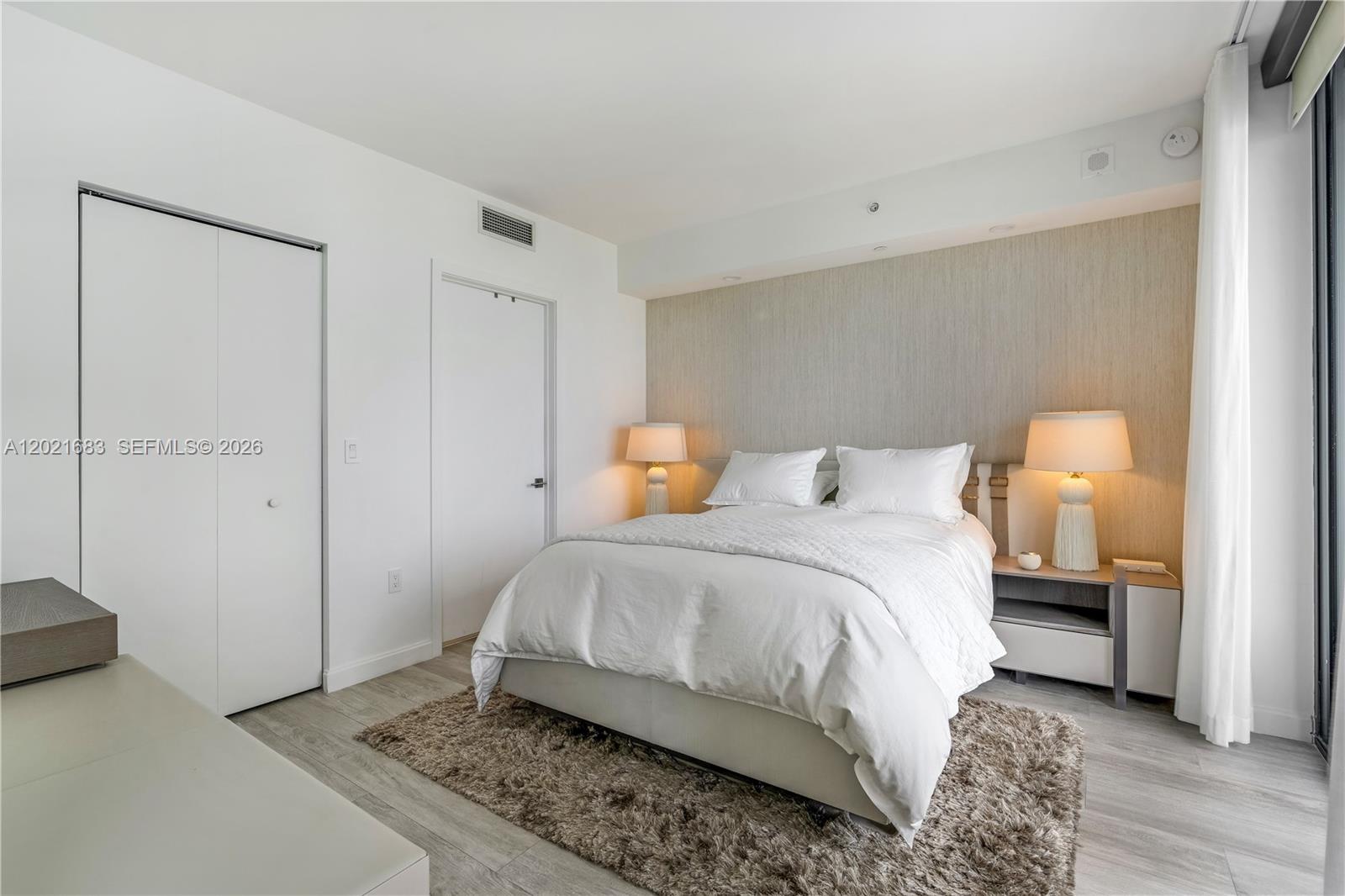 55 SW 9th St #4001 Miami, FL 33130