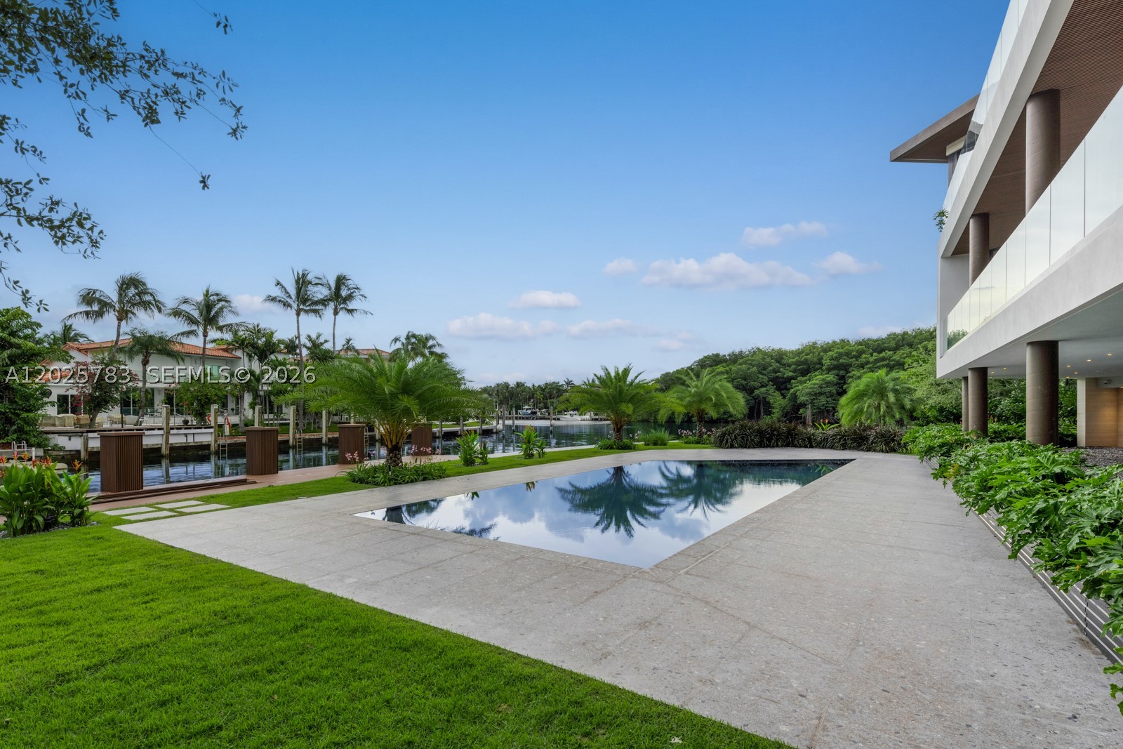 6941 Sunrise Ct Coral Gables, FL 33133