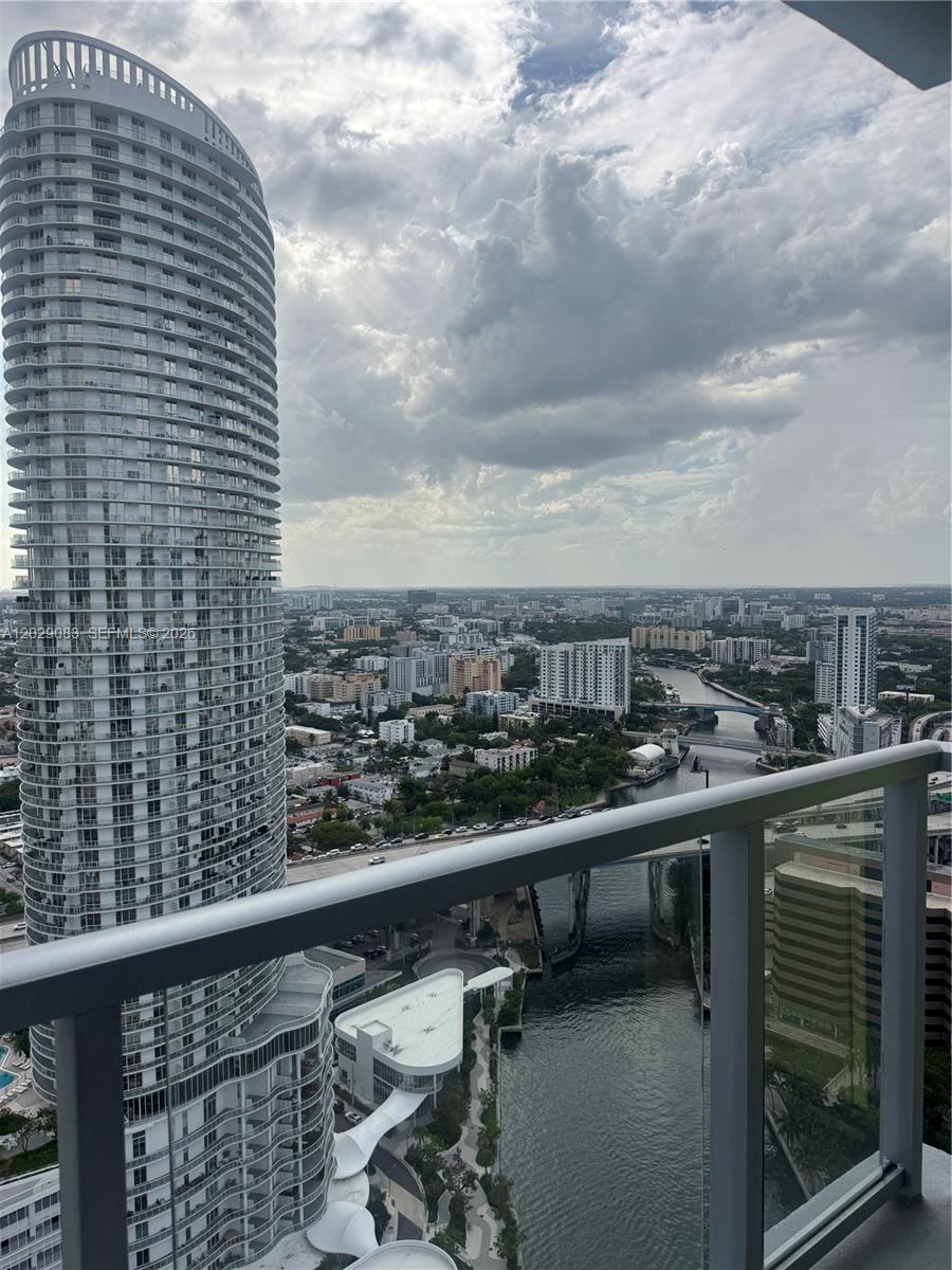 185 SW 7th St #3900 Miami, FL 33130