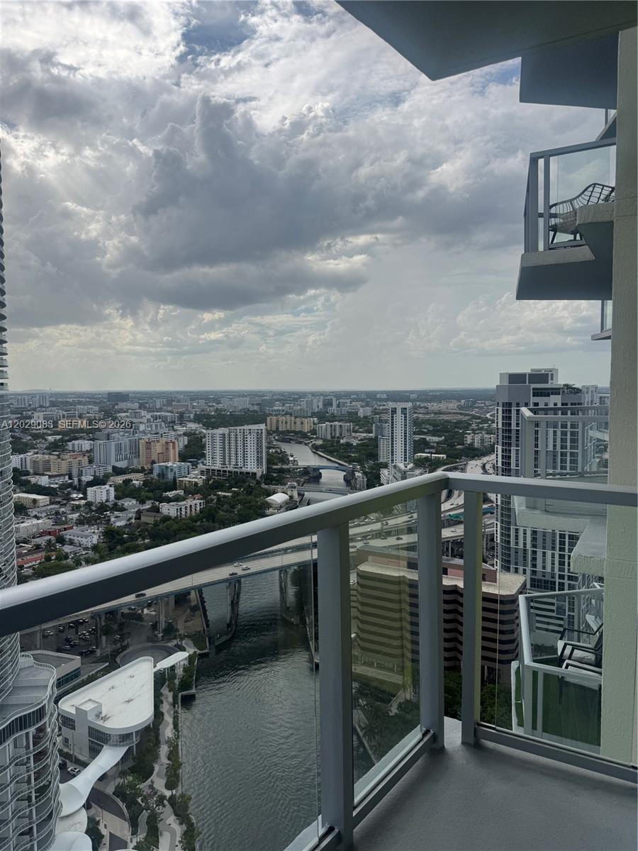185 SW 7th St #3900 Miami, FL 33130