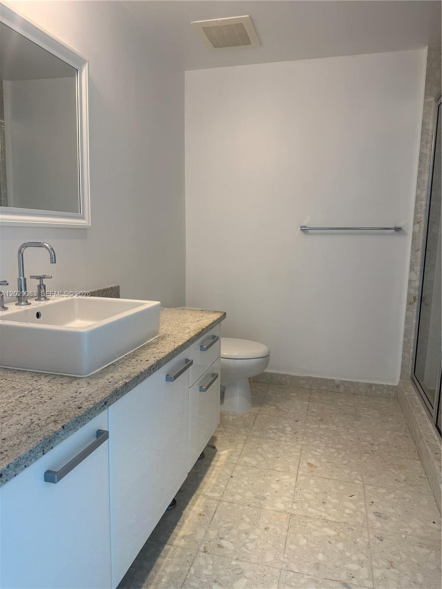 185 SW 7th St #3900 Miami, FL 33130