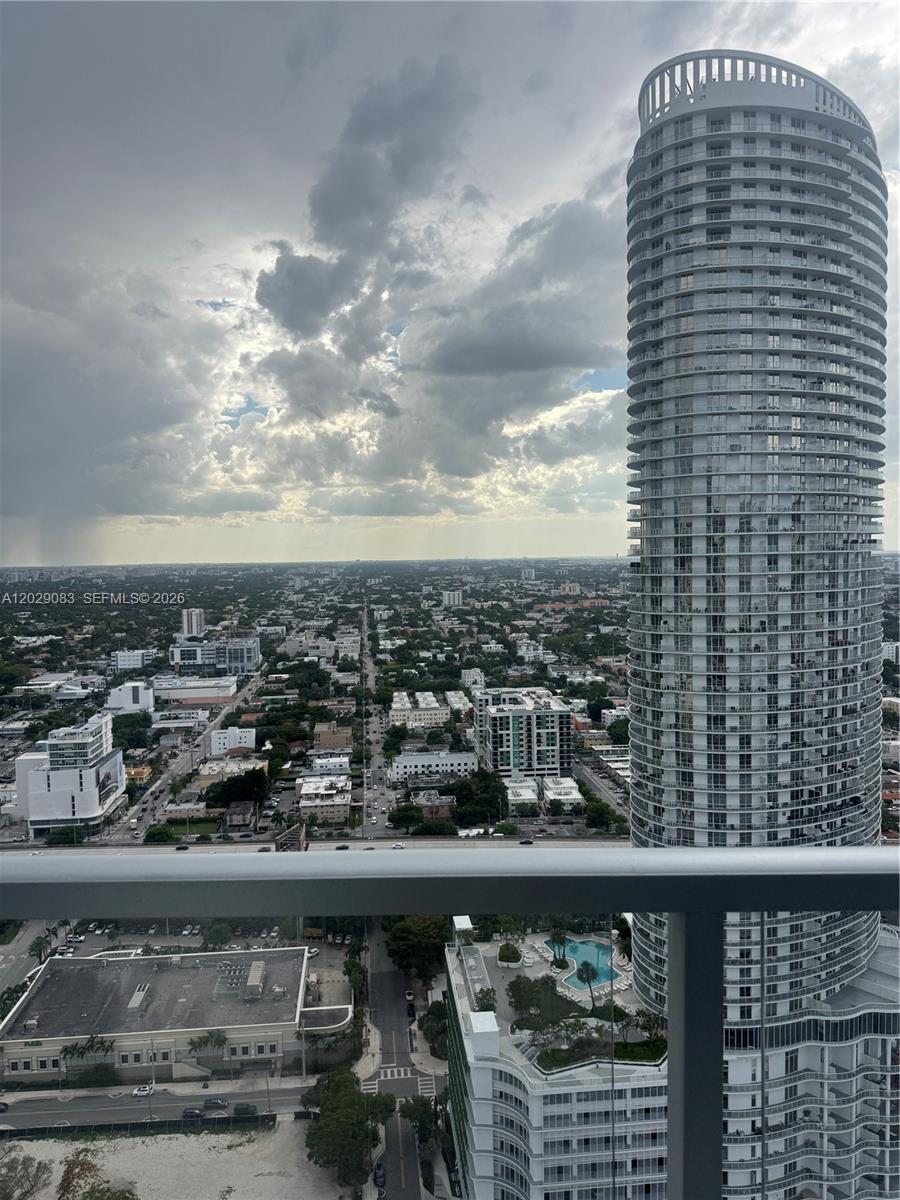 185 SW 7th St #3900 Miami, FL 33130