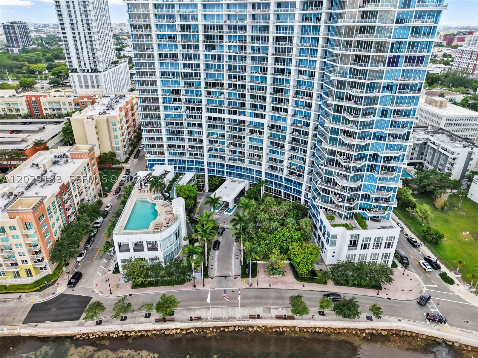 image Paramount Bay1