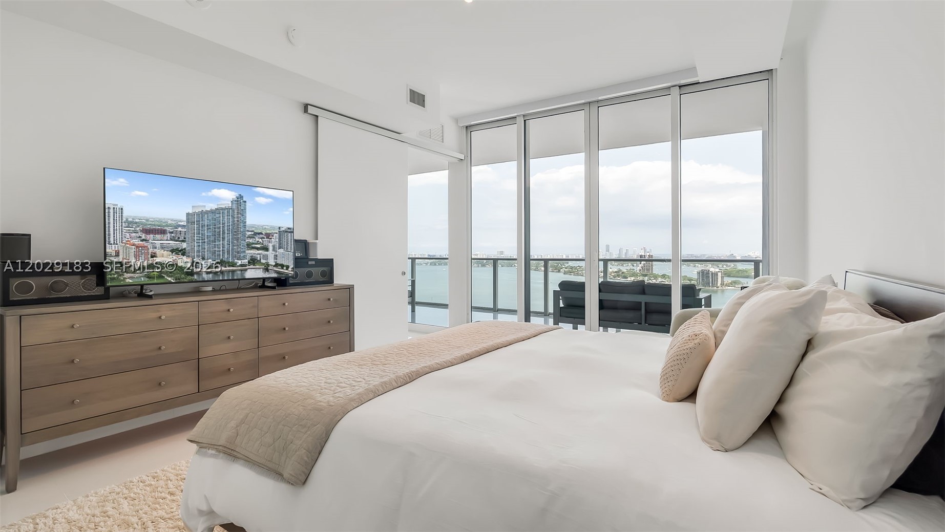 image Paramount Bay20