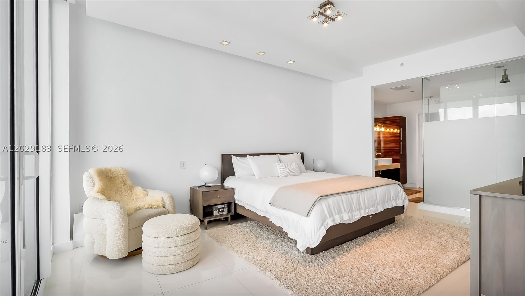 image Paramount Bay23