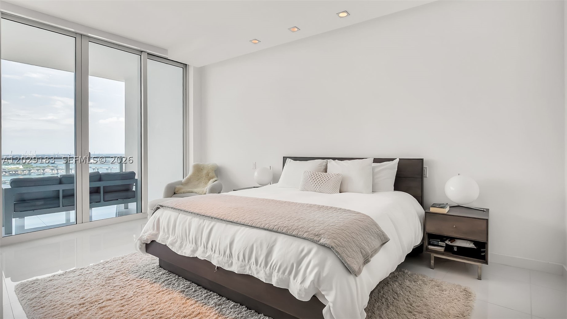 image Paramount Bay24