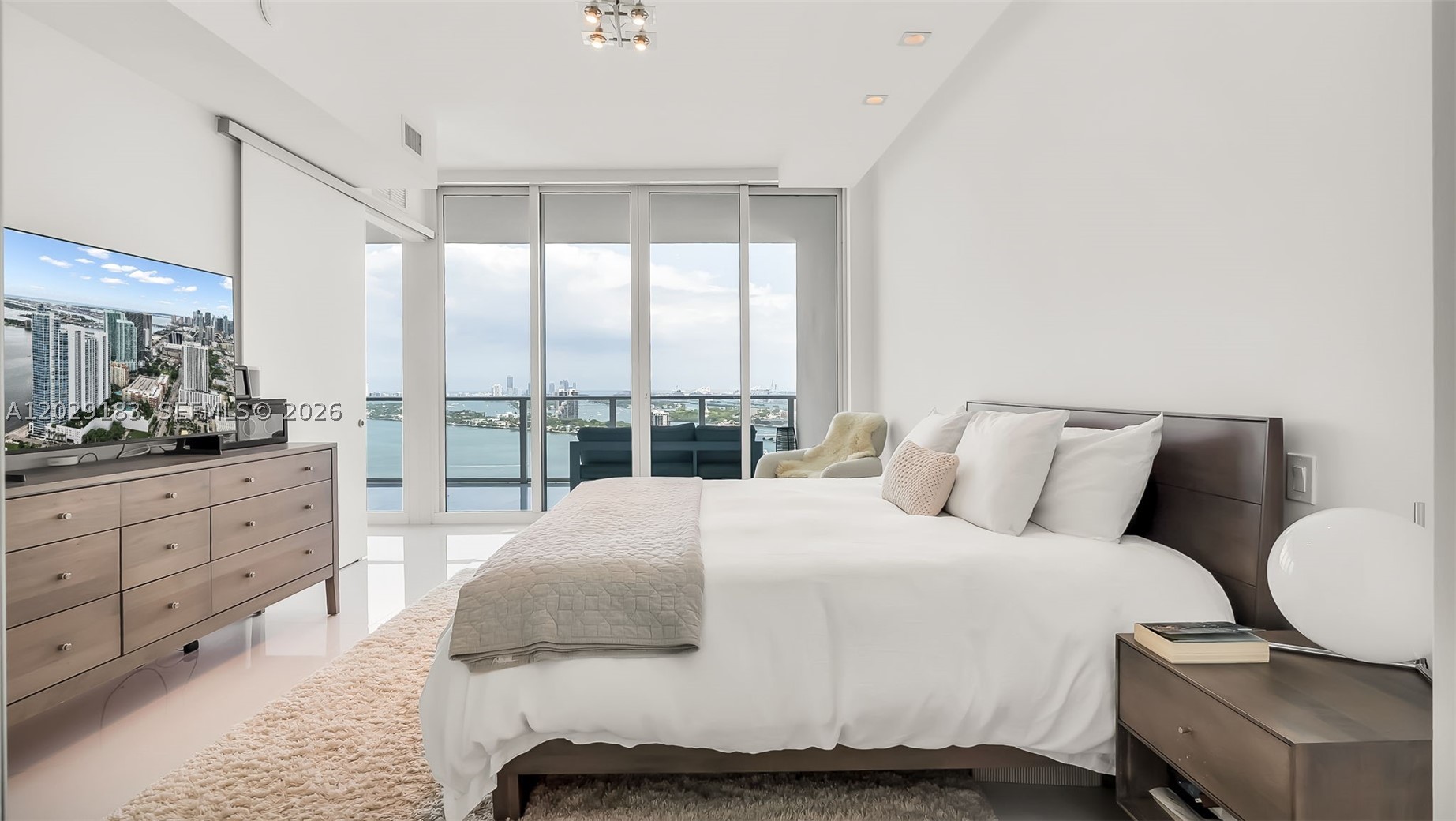 image Paramount Bay25