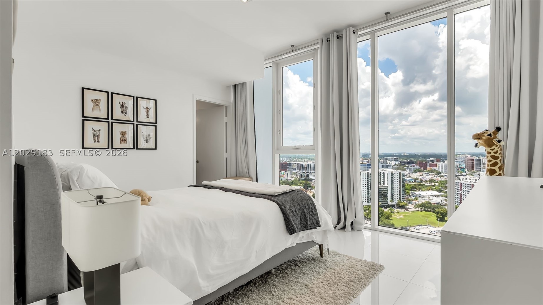 image Paramount Bay29
