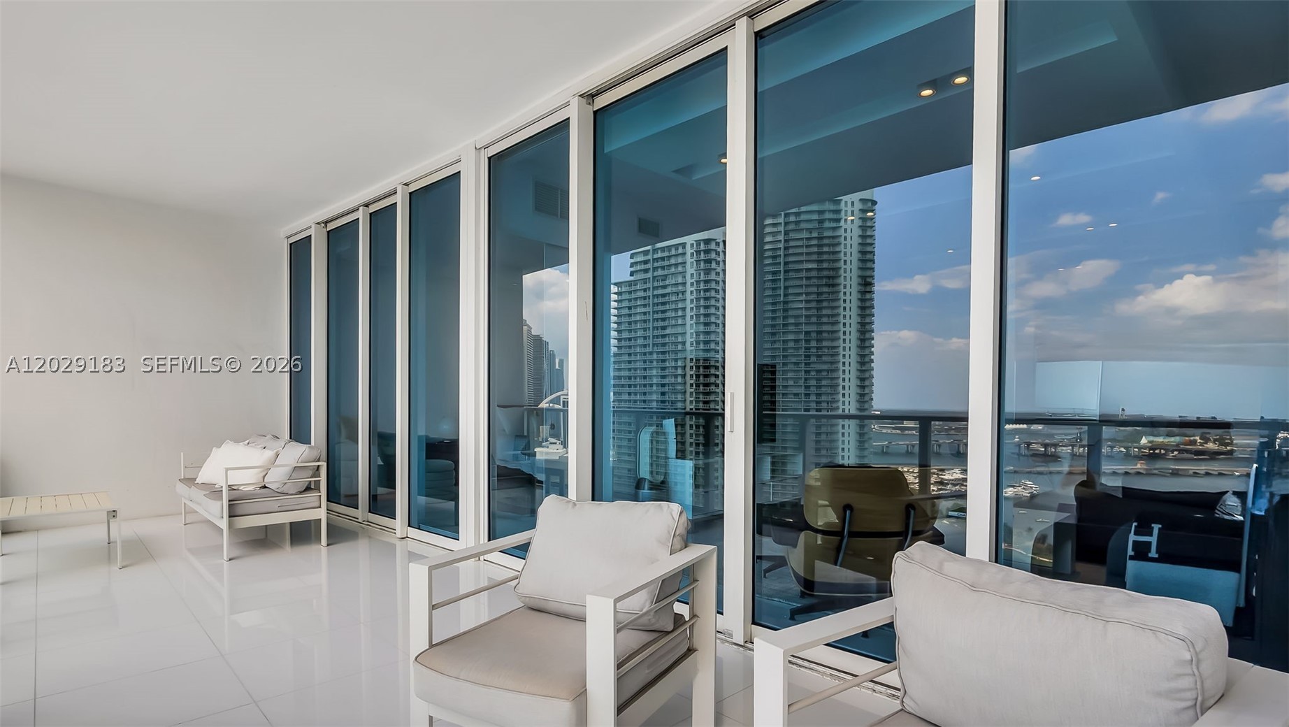 image Paramount Bay39