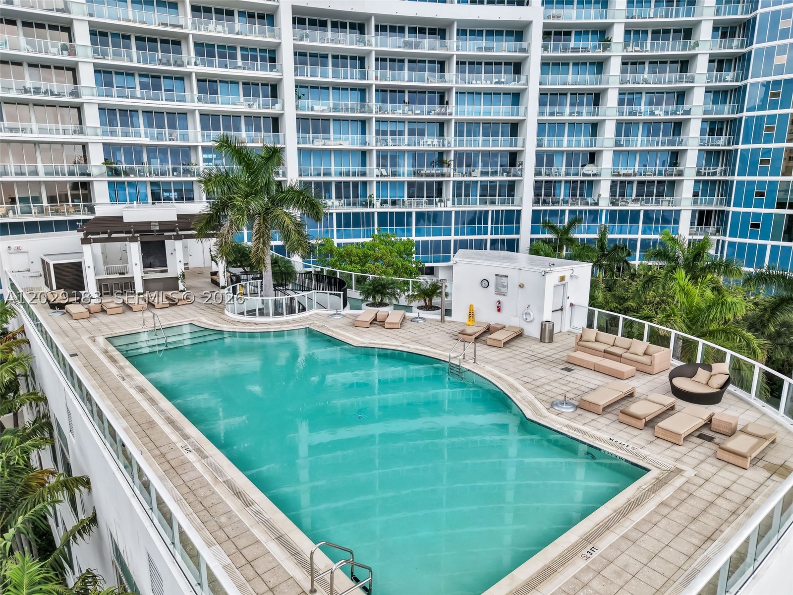 image Paramount Bay46
