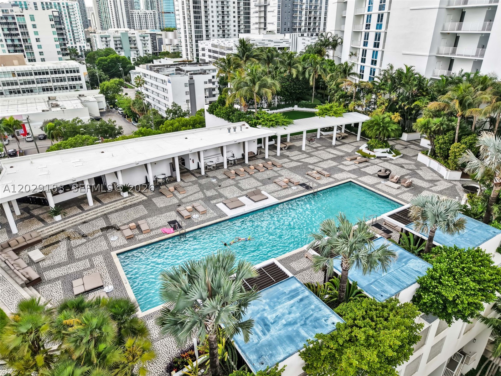 image Paramount Bay47