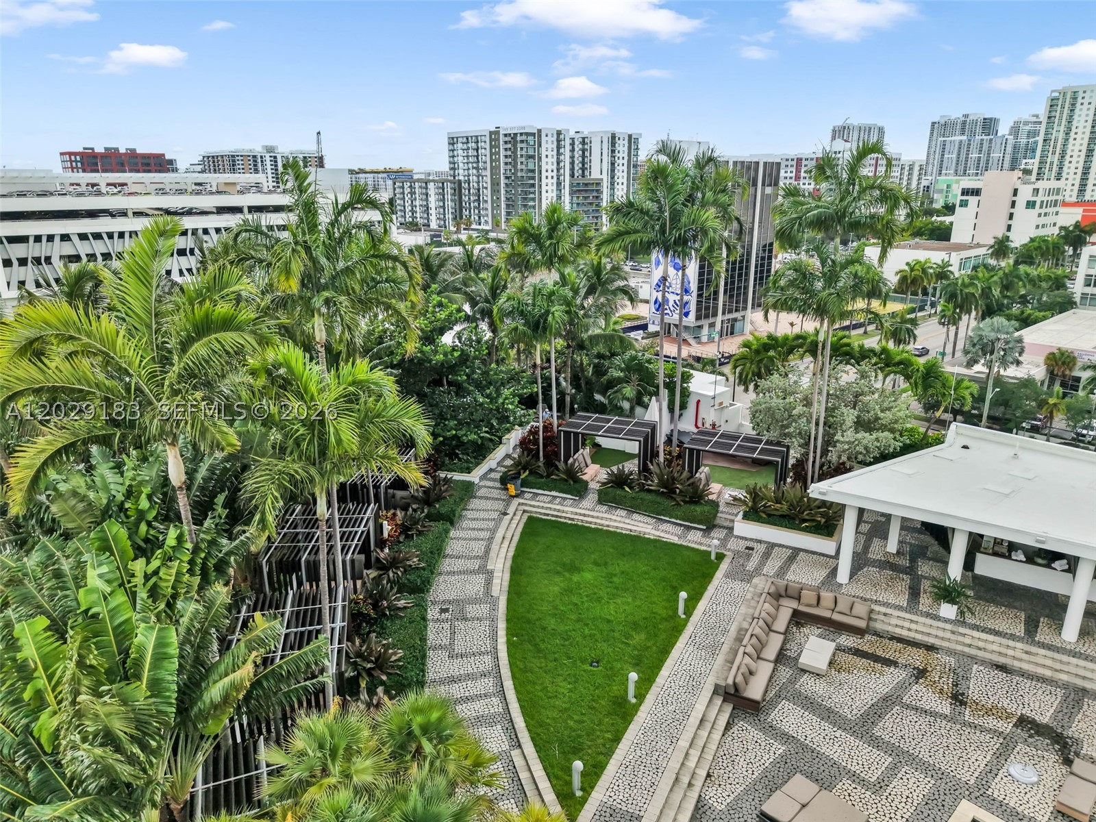 image Paramount Bay48