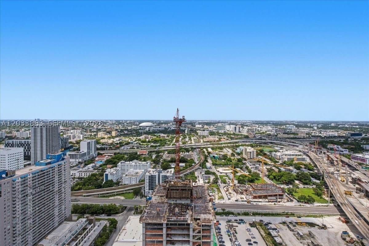 image E11EVEN Hotel & Residences8