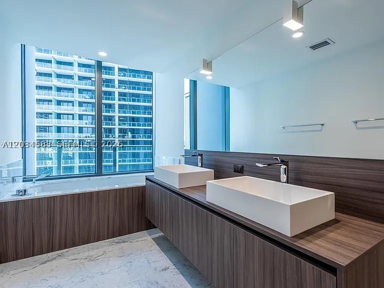 image Brickell Flatiron21