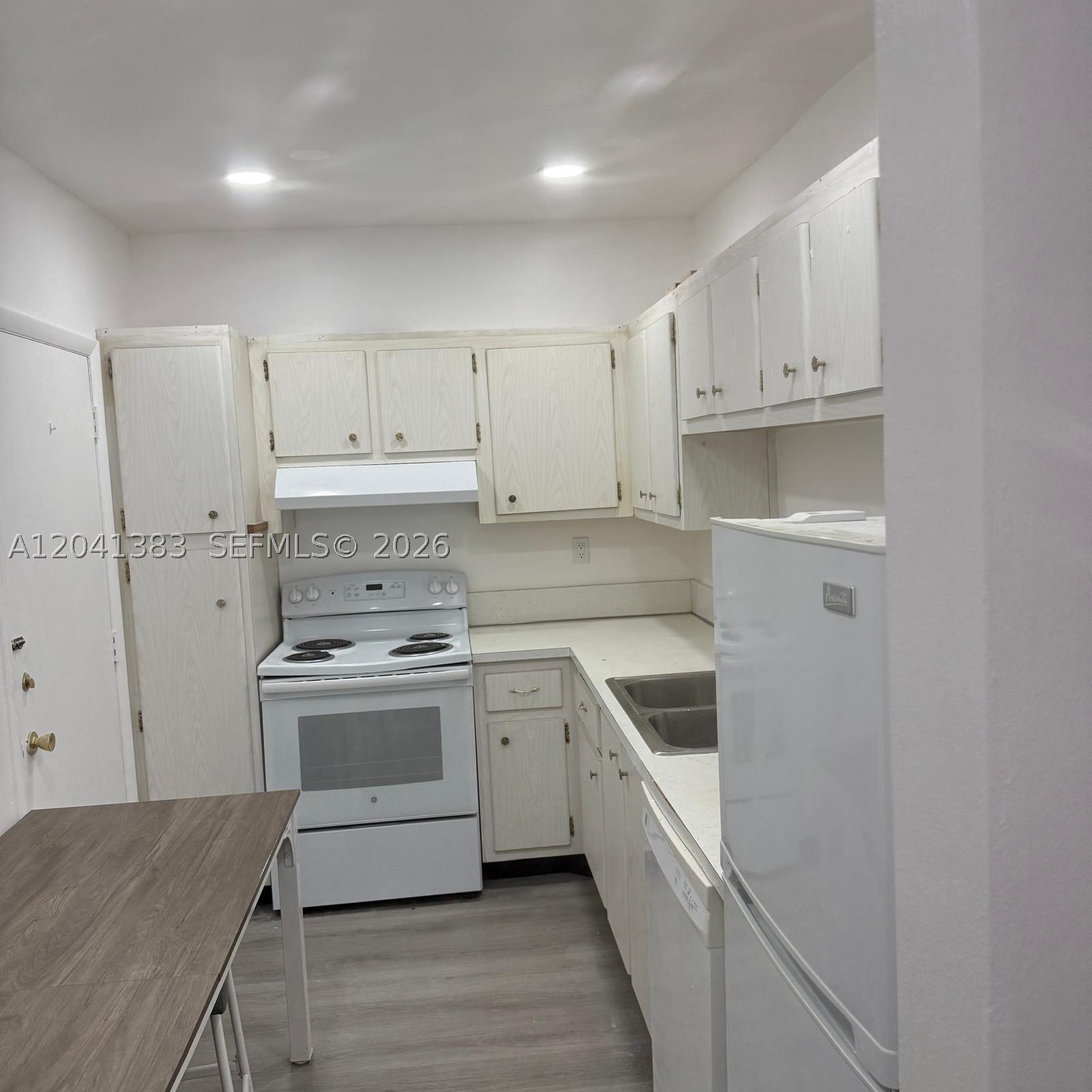 9159 SW 77th Ave #211 Miami, FL 33156