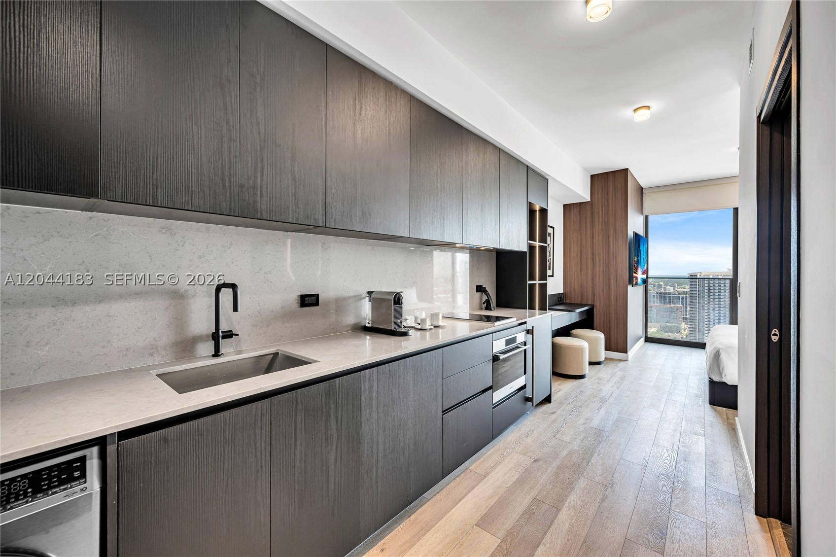 image E11EVEN Hotel & Residences9