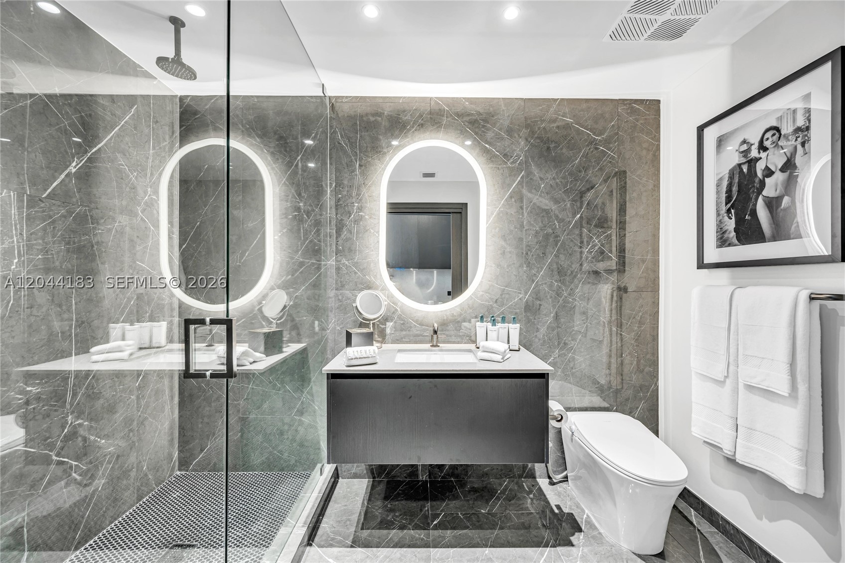 image E11EVEN Hotel & Residences12