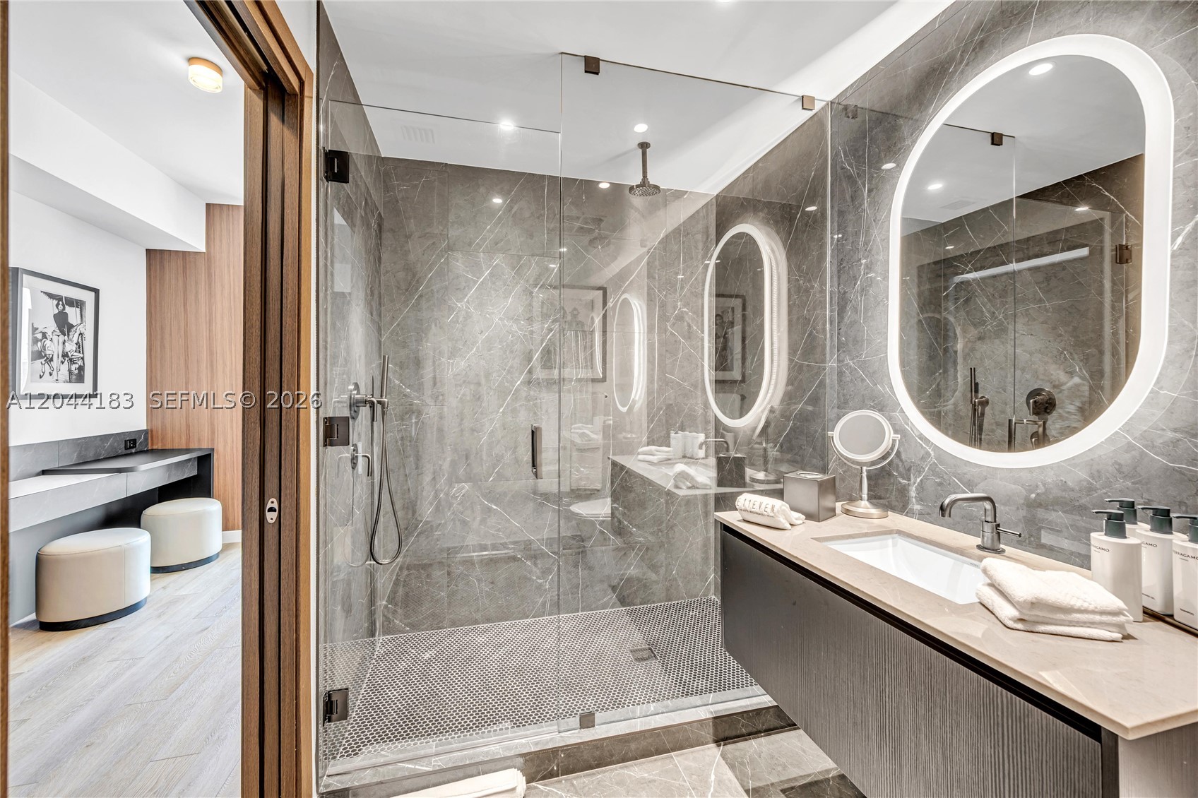 image E11EVEN Hotel & Residences13