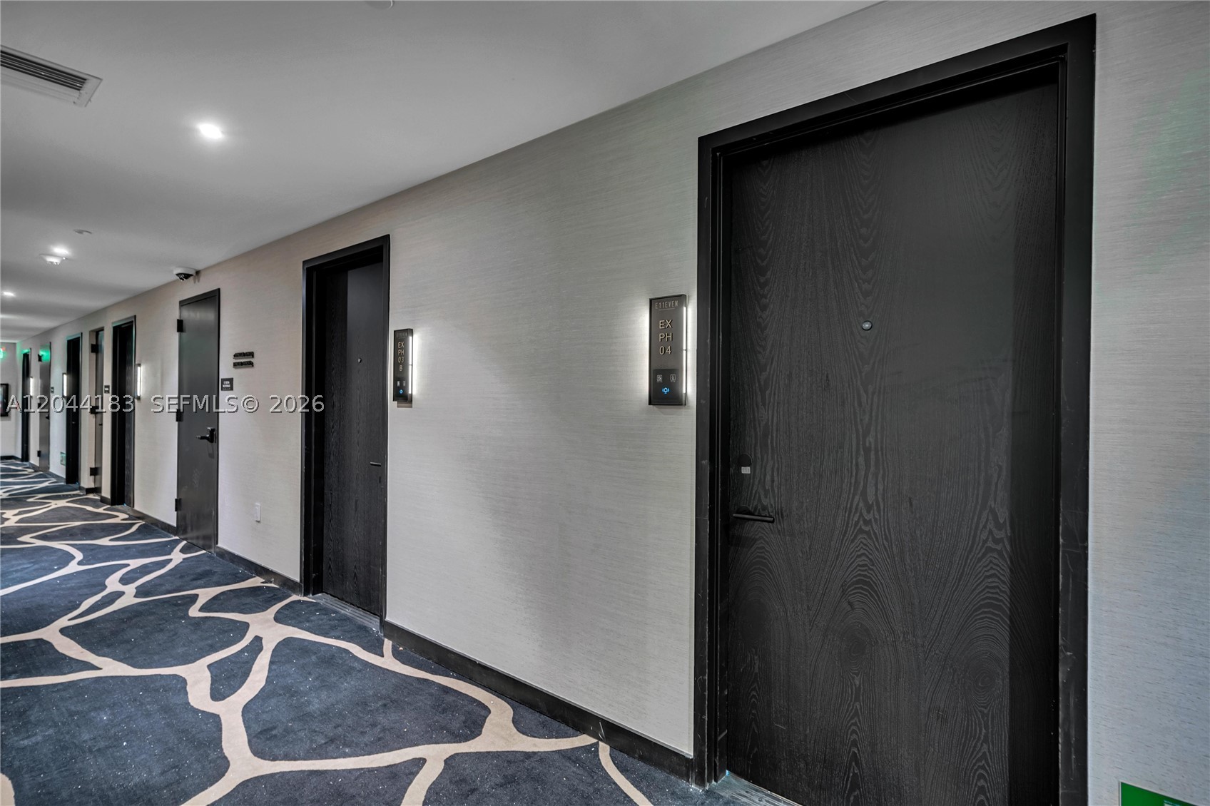 image E11EVEN Hotel & Residences15