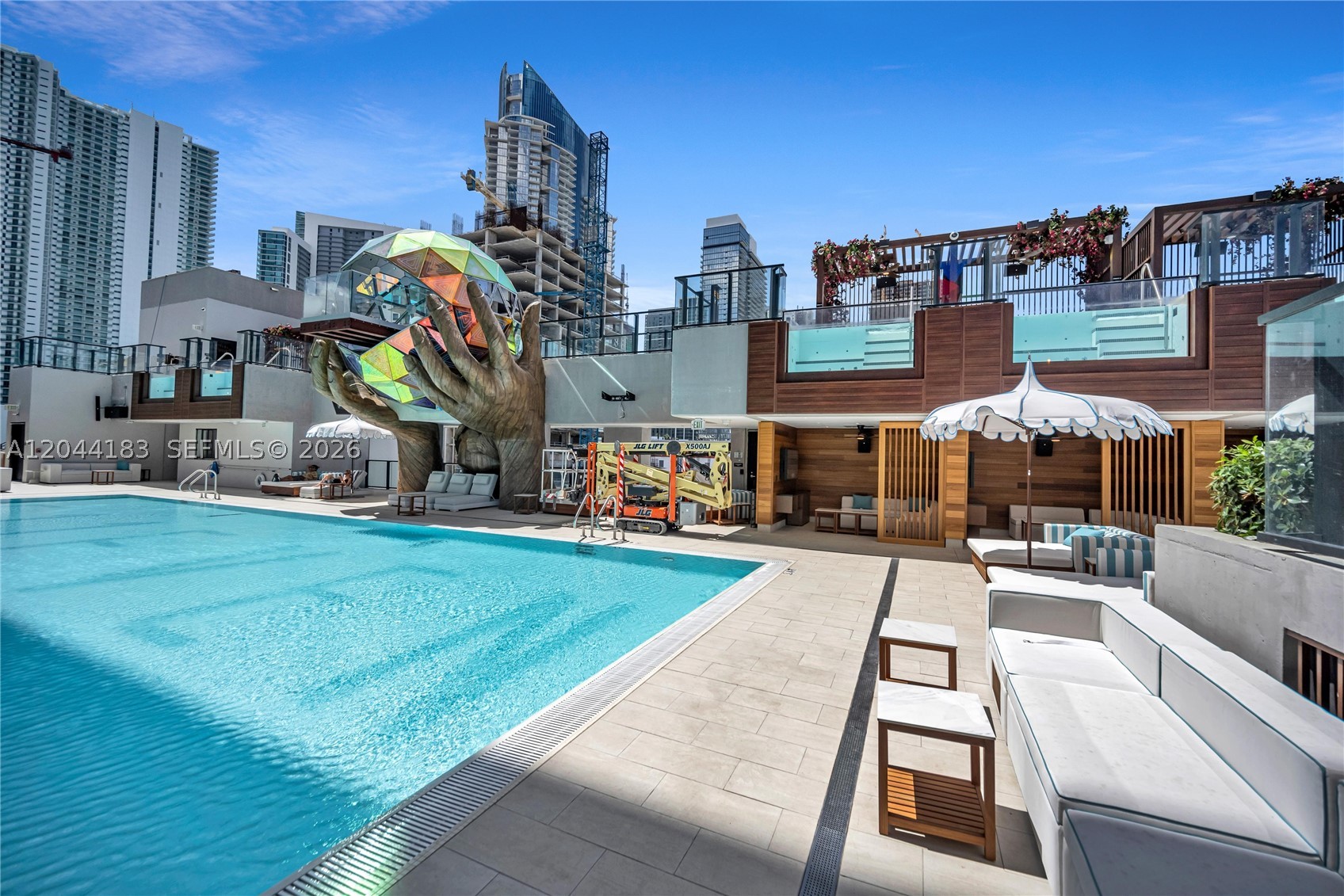 image E11EVEN Hotel & Residences2