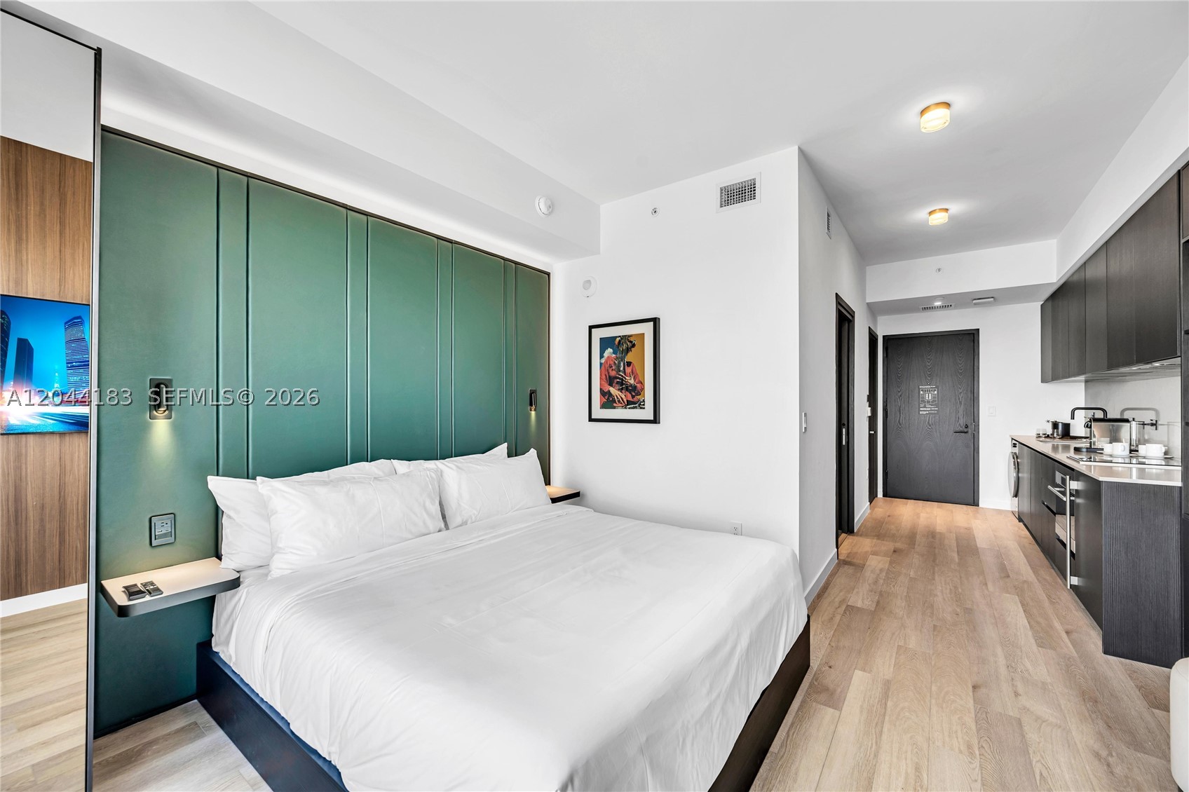 image E11EVEN Hotel & Residences7