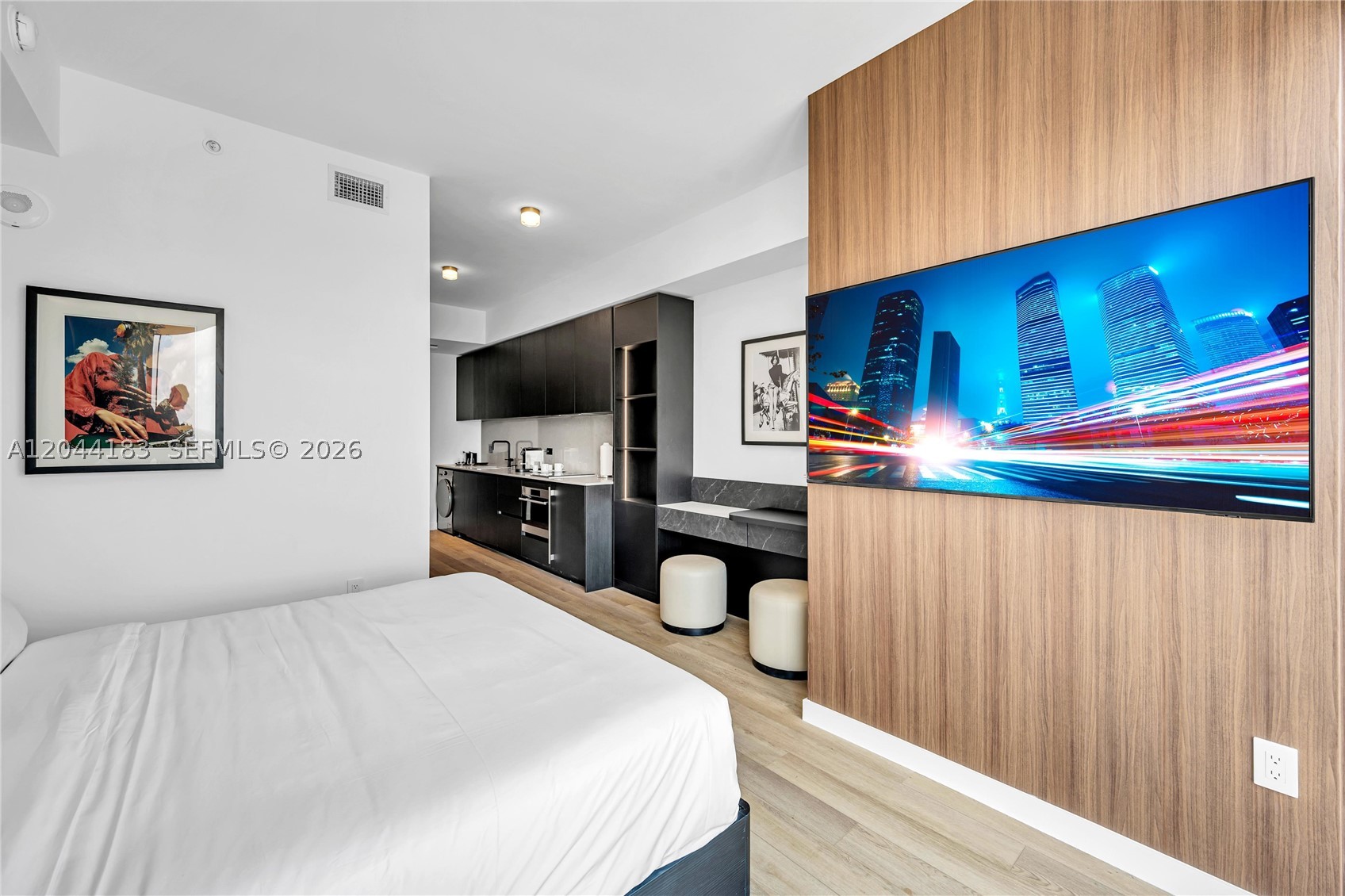 image E11EVEN Hotel & Residences8