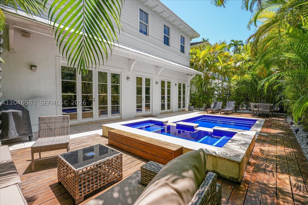 4734 Sunset Dr Miami, FL 33143