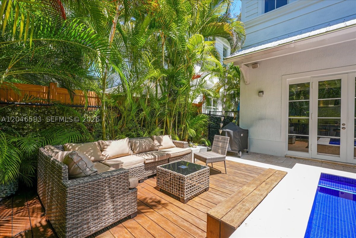 4734 Sunset Dr Miami, FL 33143
