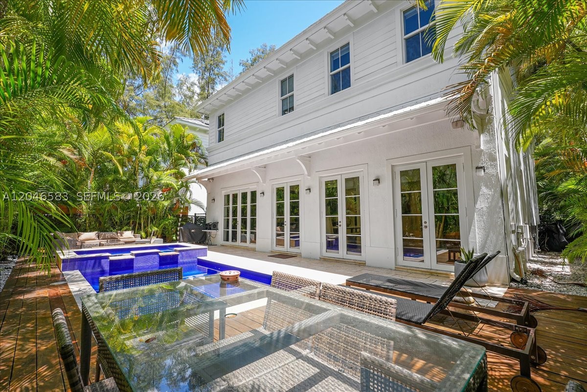 4734 Sunset Dr Miami, FL 33143