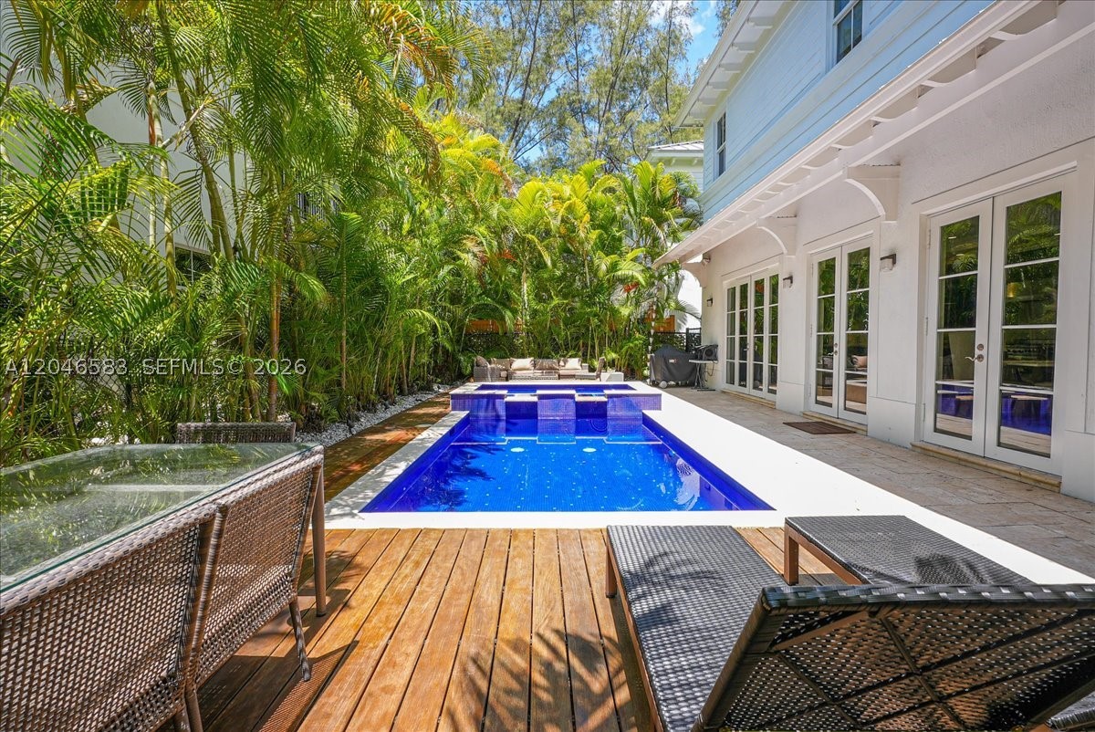 4734 Sunset Dr Miami, FL 33143