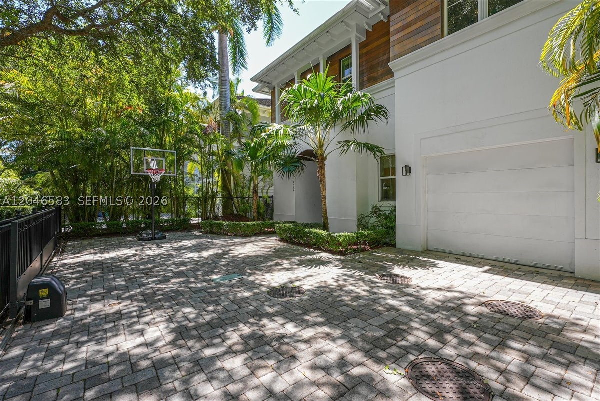 4734 Sunset Dr Miami, FL 33143
