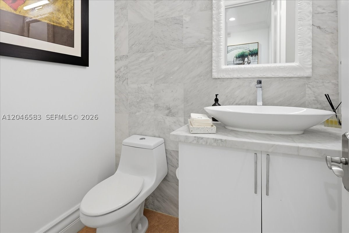 4734 Sunset Dr Miami, FL 33143