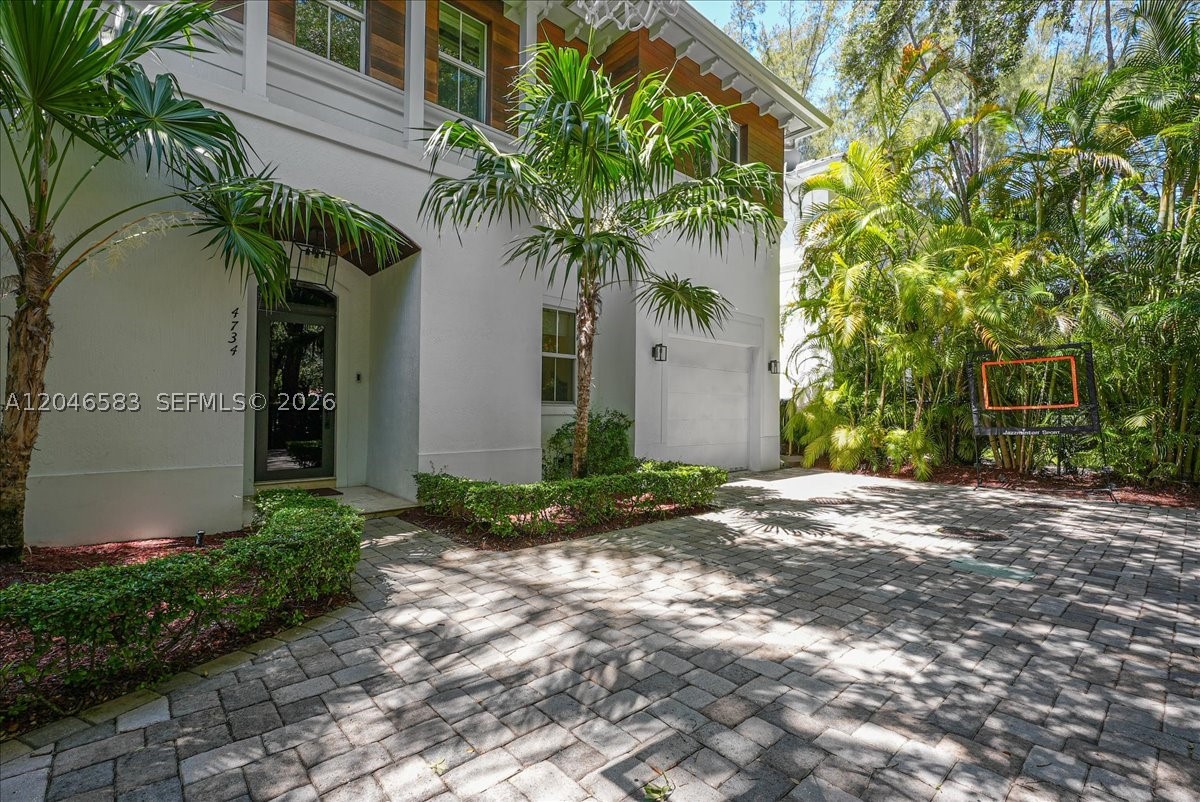 4734 Sunset Dr Miami, FL 33143