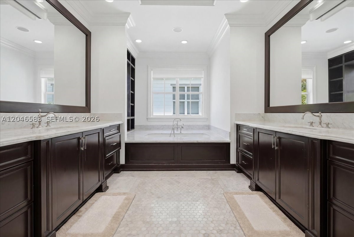 4734 Sunset Dr Miami, FL 33143
