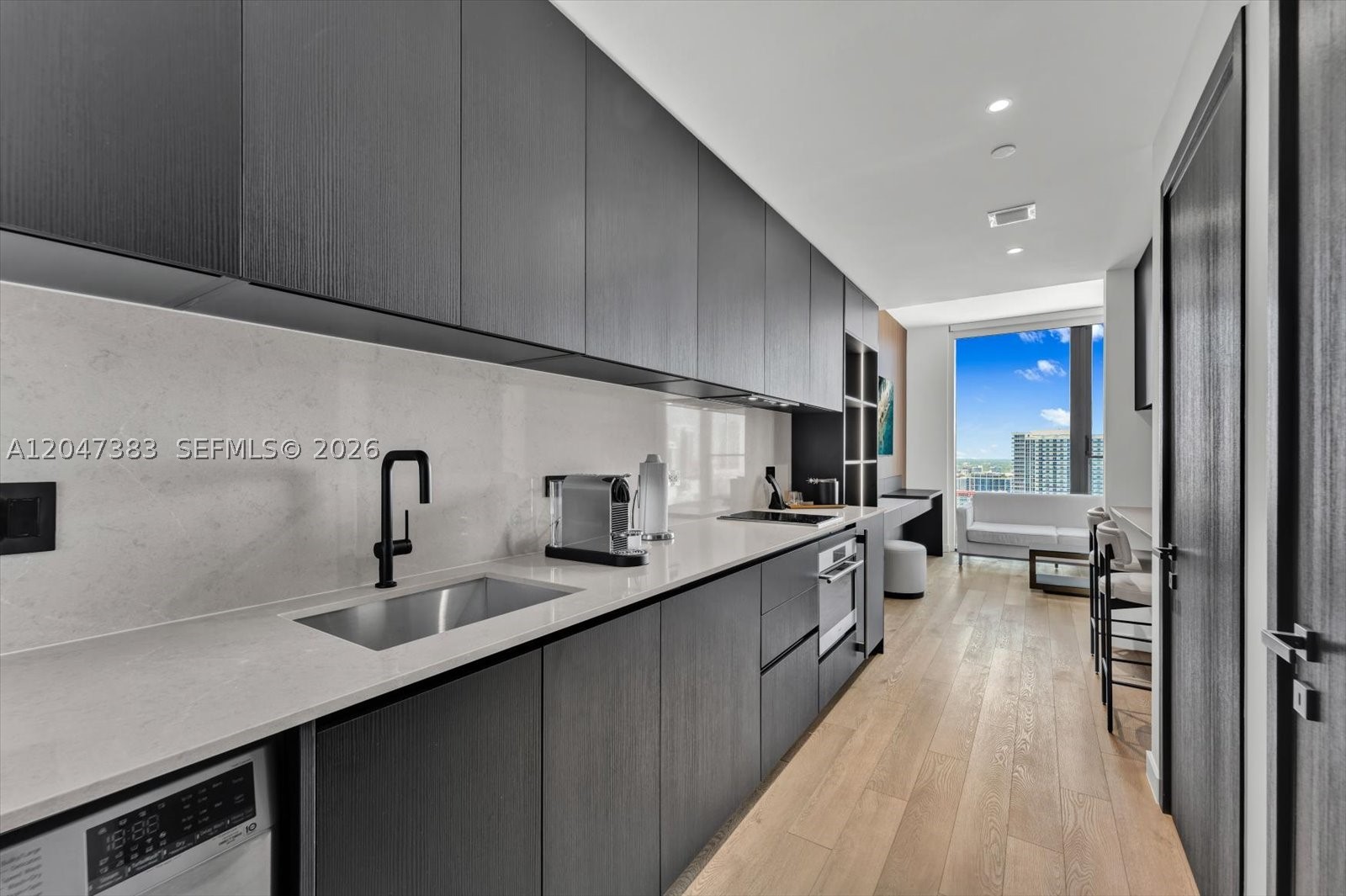 image E11EVEN Hotel & Residences24