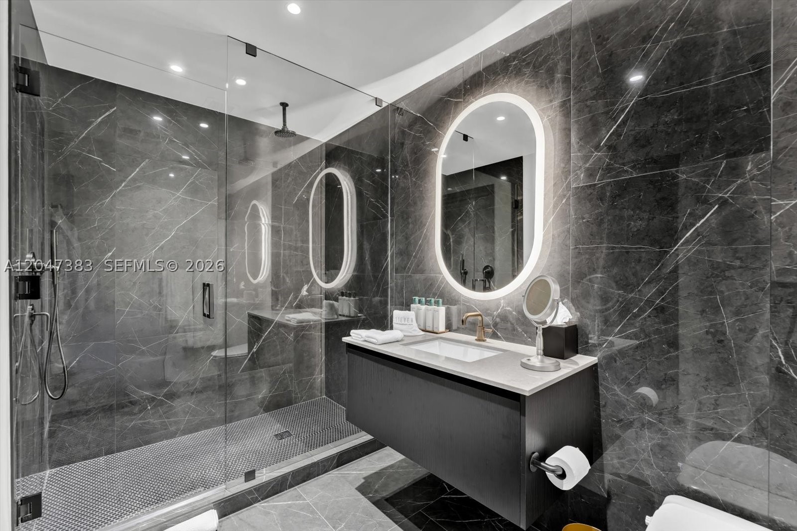 image E11EVEN Hotel & Residences2